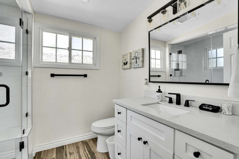Full bathroom 1: Fully stocked with shampoo, conditioner, body wash, blowdryer, makeup towel, and even cotton swabs.
