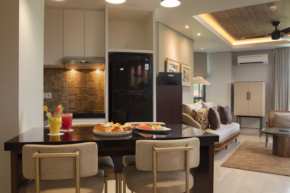 Suite, 3 Bedrooms, Garden Area | Private kitchen | Fridge, microwave, coffee/tea maker, electric kettle