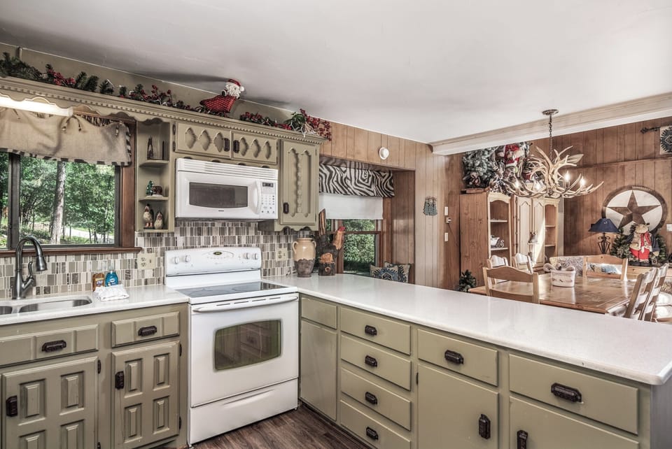 Studio (3 Bedrooms) | Property amenity