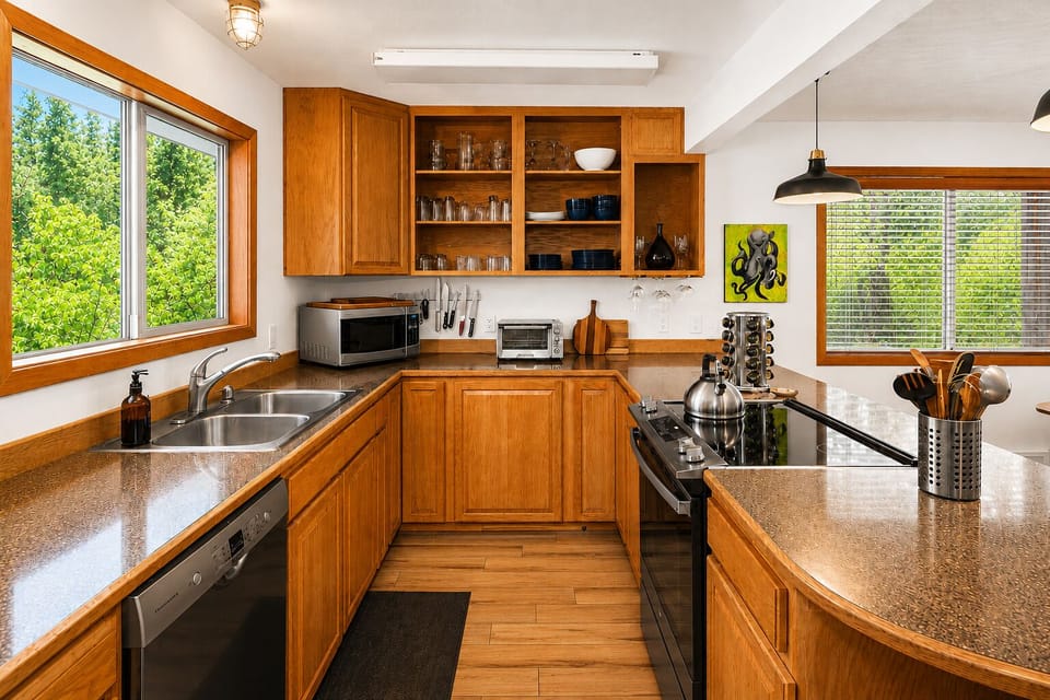 Full kitchen to create meals for your family