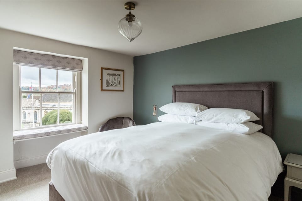 Luxury Double Room | Desk, iron/ironing board, free WiFi, bed sheets