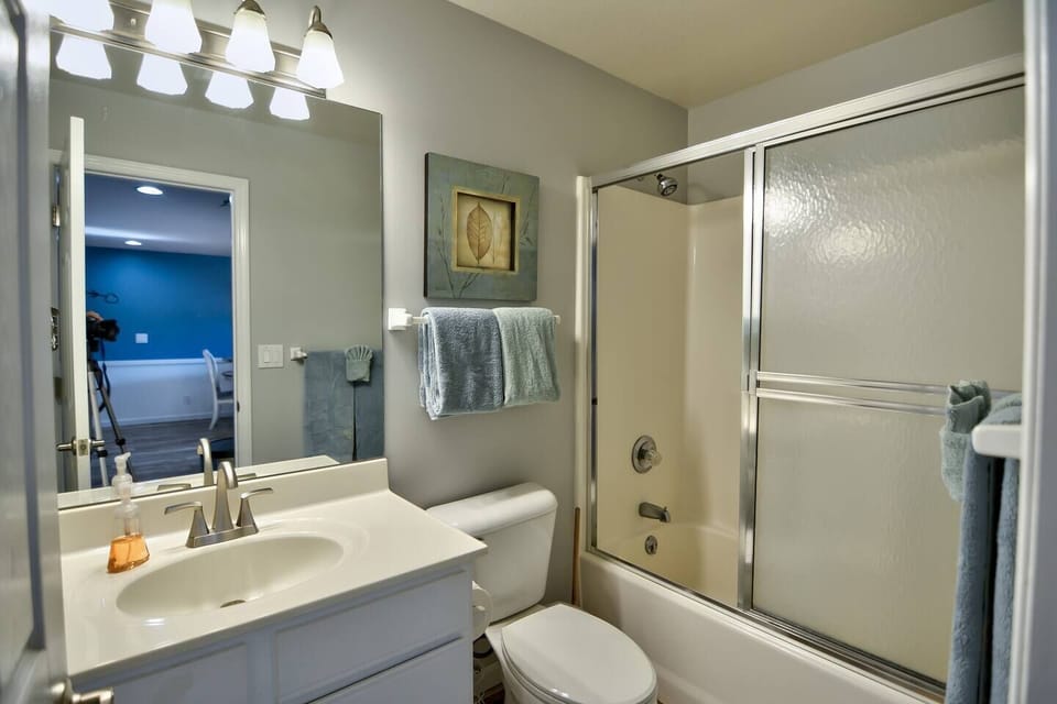 Main Floor Full Bathroom
