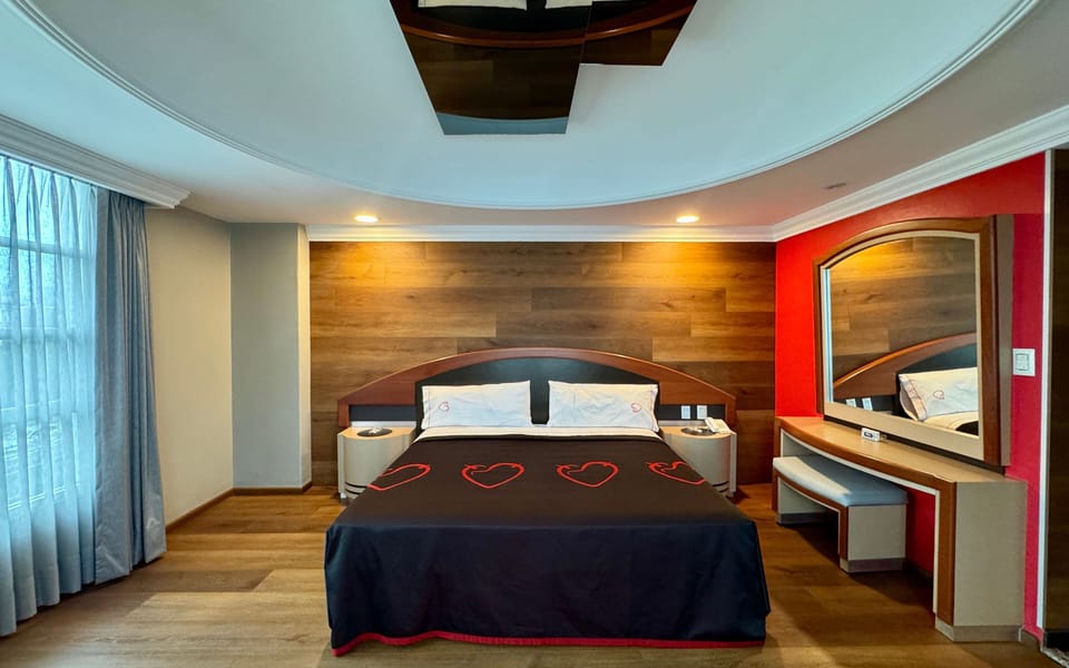 Standard Room, 1 King Bed | In-room safe, free WiFi, bed sheets