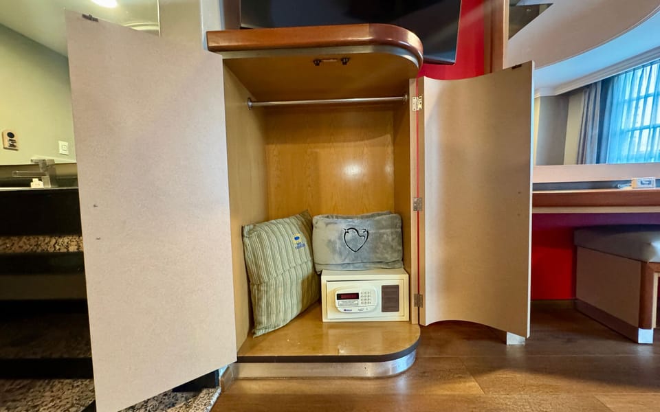 Standard Room, 1 King Bed | In-room safe, free WiFi, bed sheets