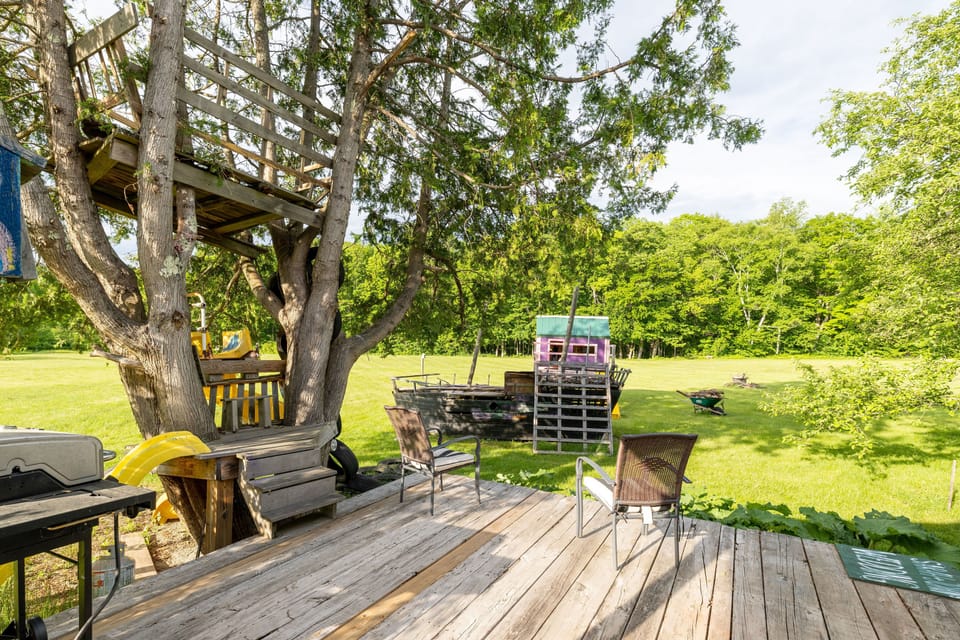 Kids Play yard, trampoline (Host not liable for accidents) 