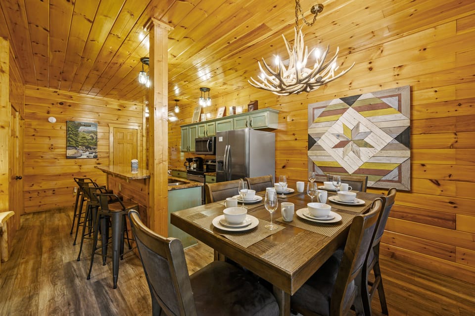Wonderful indoor dining space, 6 seats plus 4 bar stools at the kitchen bar!