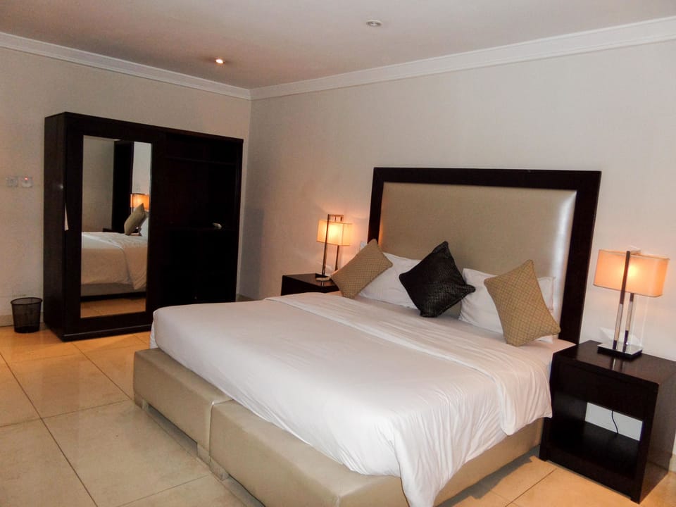 Deluxe Room | Frette Italian sheets, premium bedding, memory foam beds, in-room safe