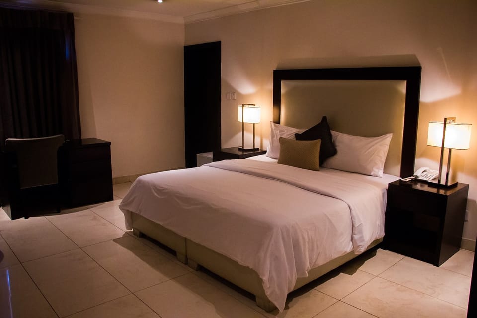 Executive Room | Frette Italian sheets, premium bedding, memory foam beds, in-room safe