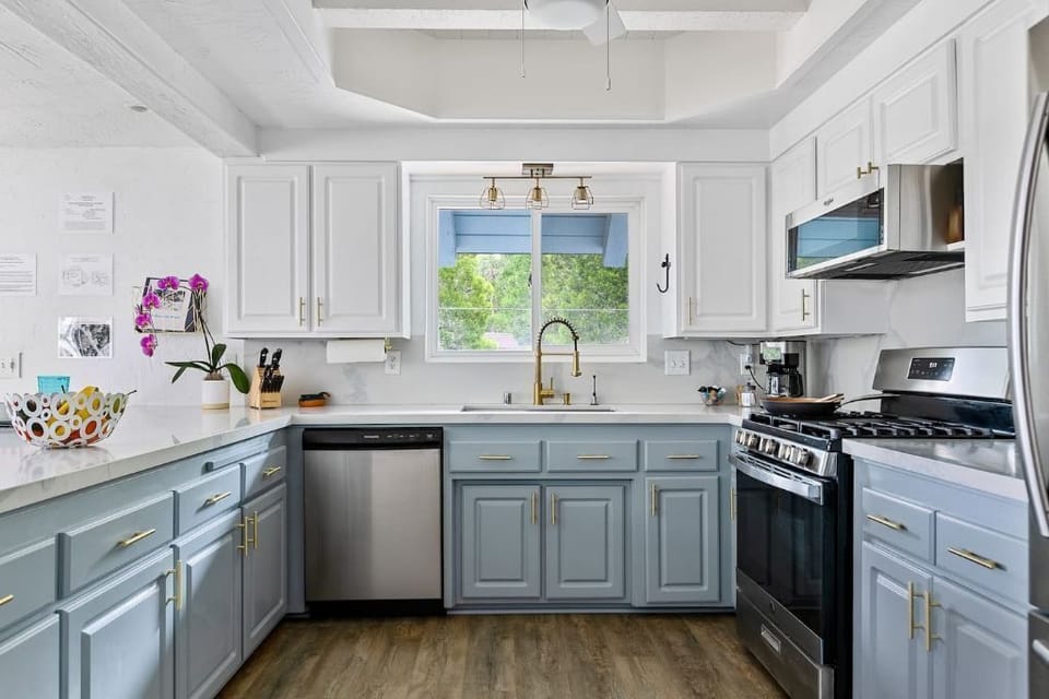 Full kitchen