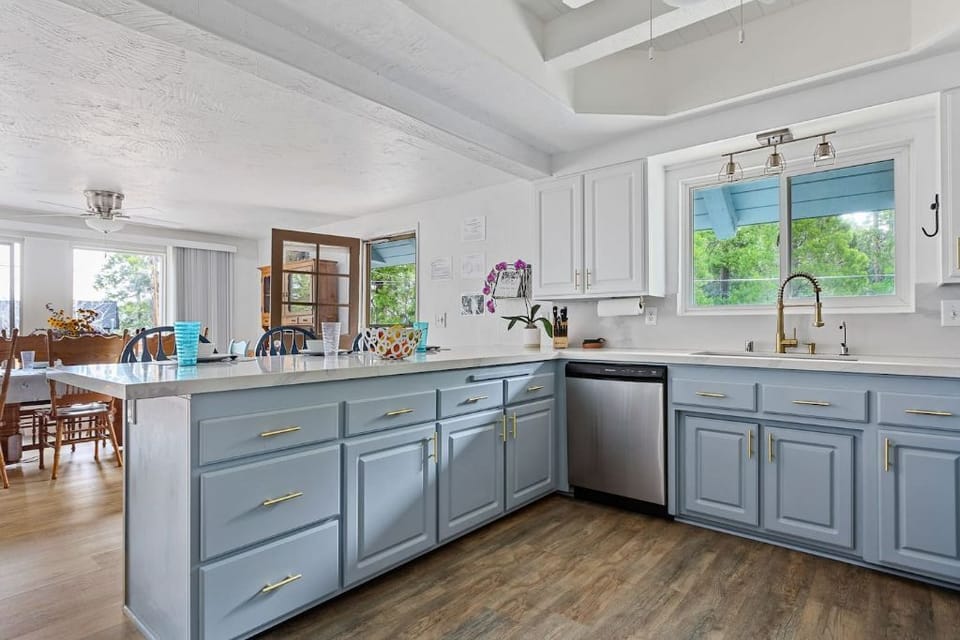 Full kitchen