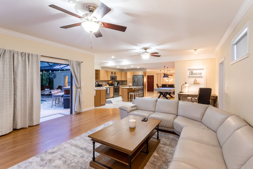 Living room & Kitchen