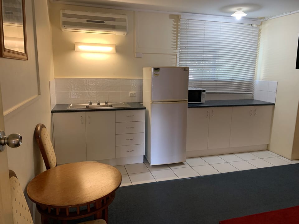 Executive Apartment, 1 King Bed, Kitchenette, Garden View | Private kitchen | Microwave, electric kettle, freezer