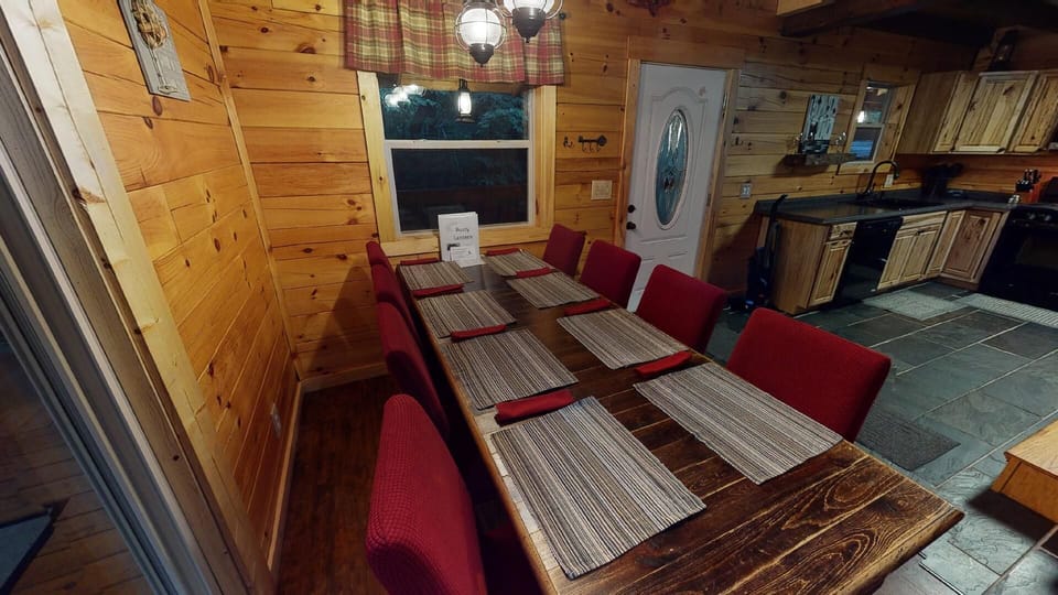 Dining / Restaurant