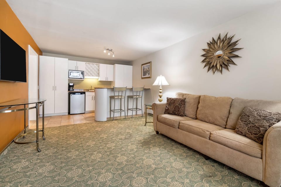 Suite, 1 King Bed, Non Smoking (Exterior Entrance) | Laptop workspace, iron/ironing board, free cribs/infant beds, free WiFi