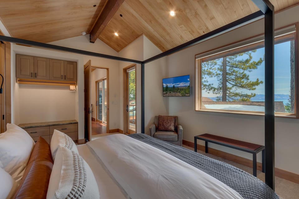King Suite - Floor 2