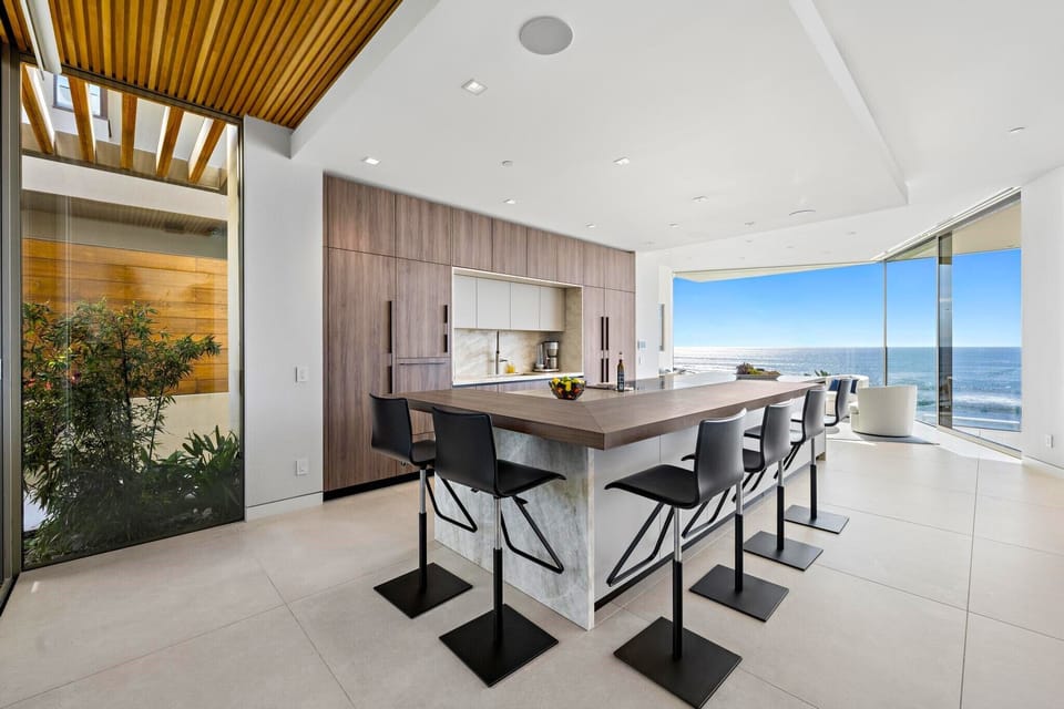 Sleek and stylish gourmet kitchen