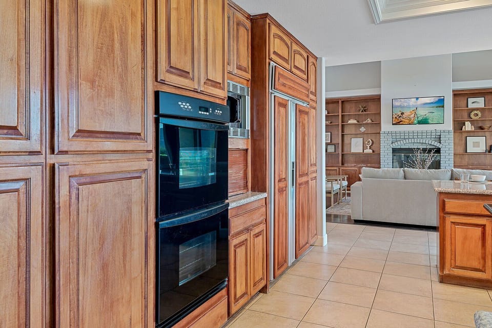 Fully equipped chef's kitchen