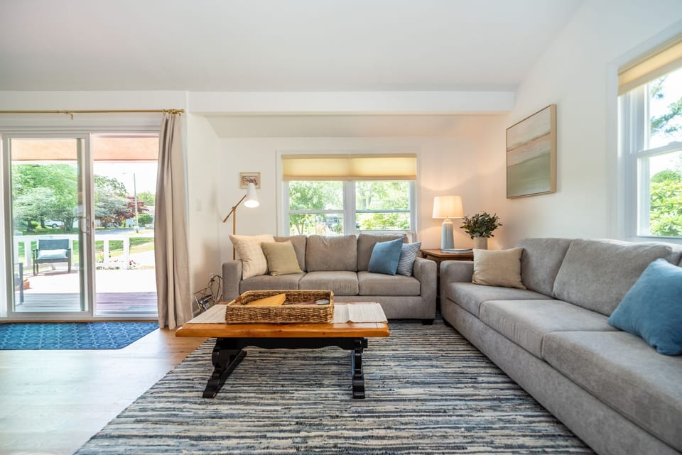 Living room with comfortable seating for 7