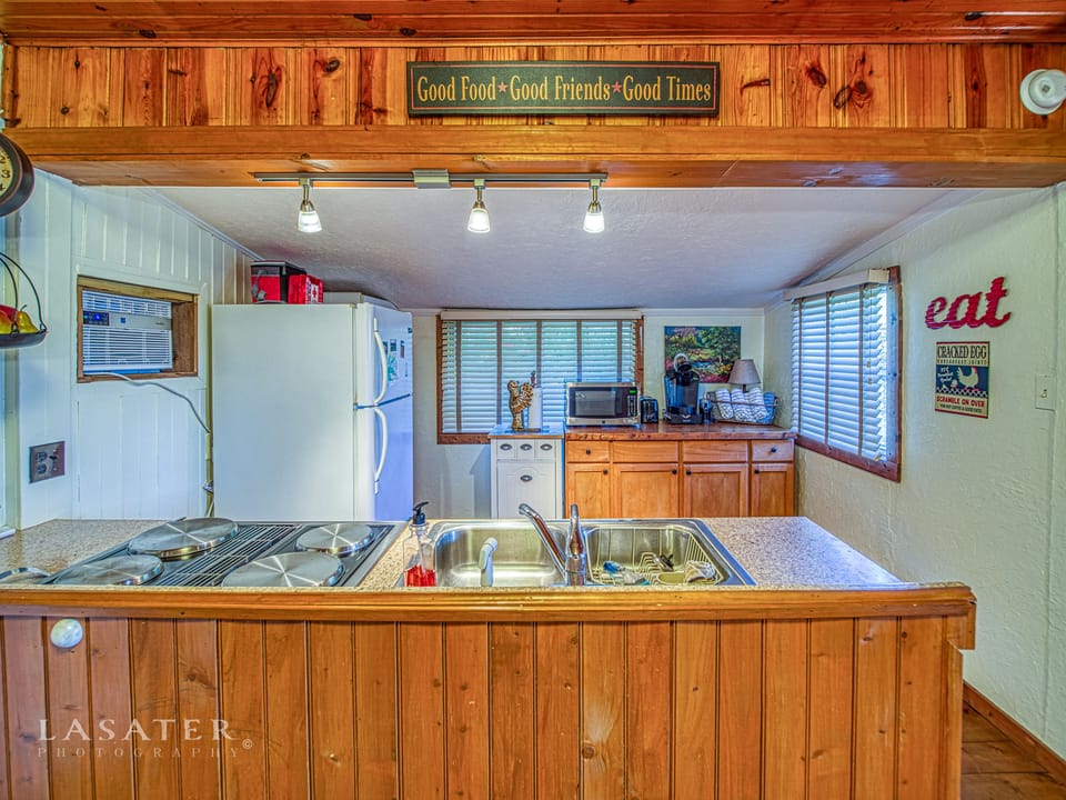 Kitchen w coffee bar and ALL the extras