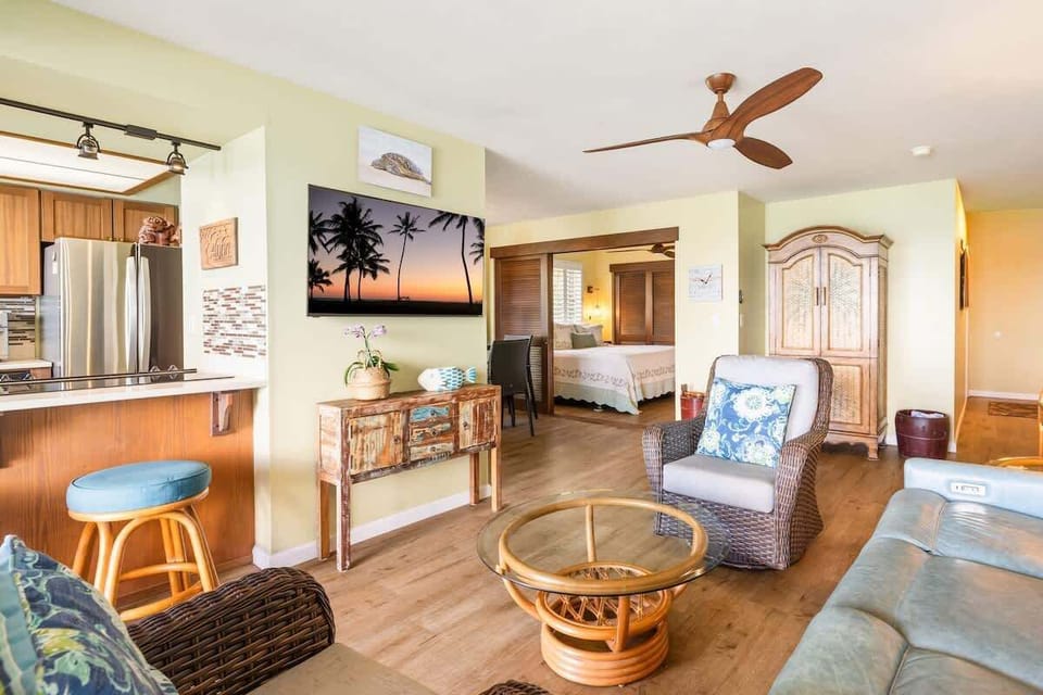 Livingroom, Kitchen & Master Bedroom