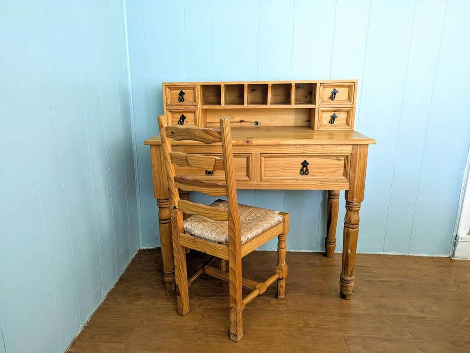 A small workstation is located in the dining room.