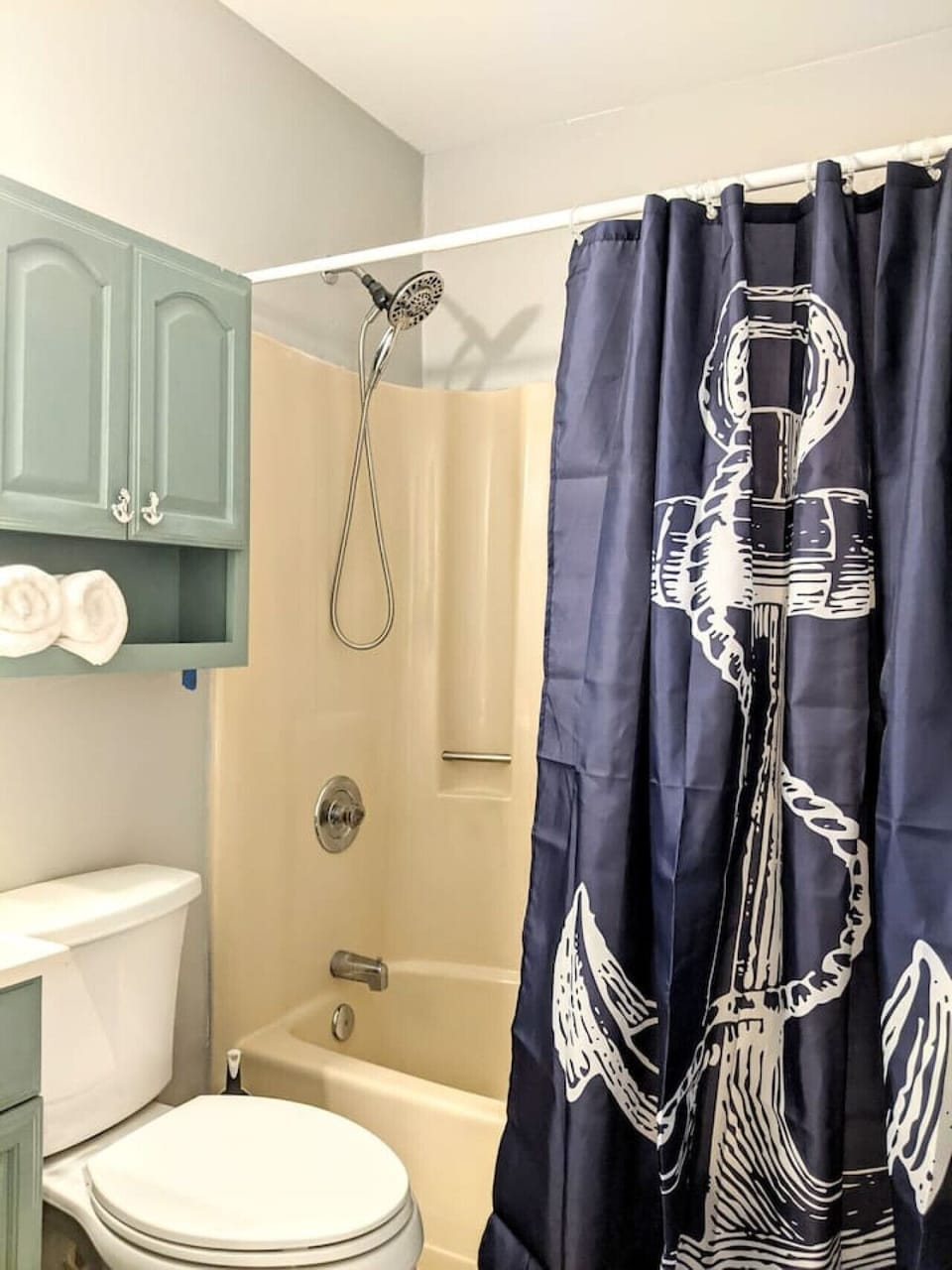 The bathroom features a shower/tub combo.