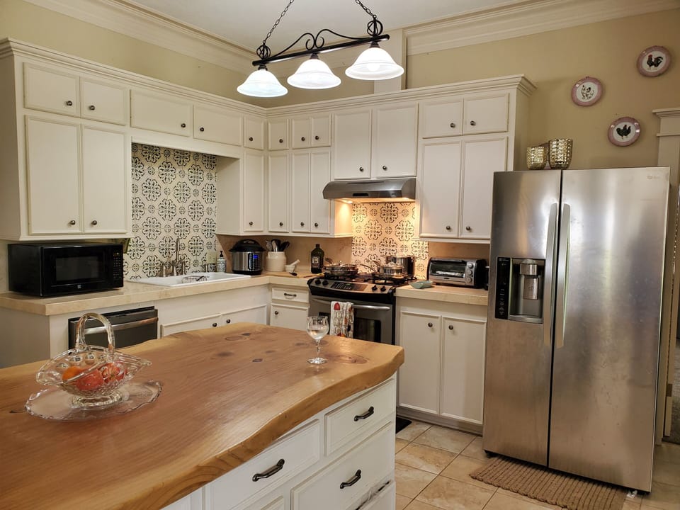Main House - Full Kitchen with all the appliances.