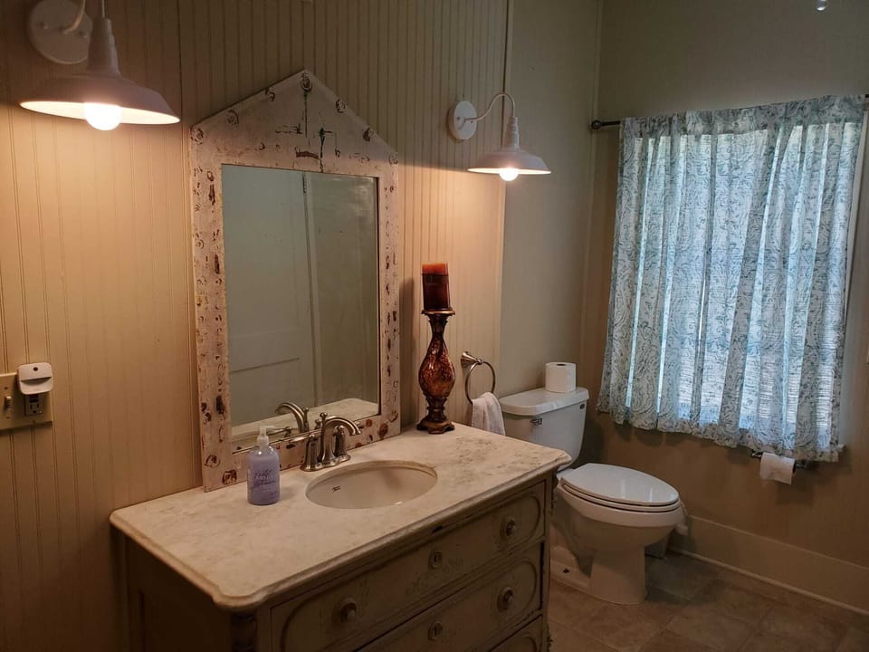 GuestHouse bathroom