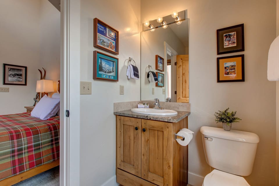 Bedroom 2 bathroom