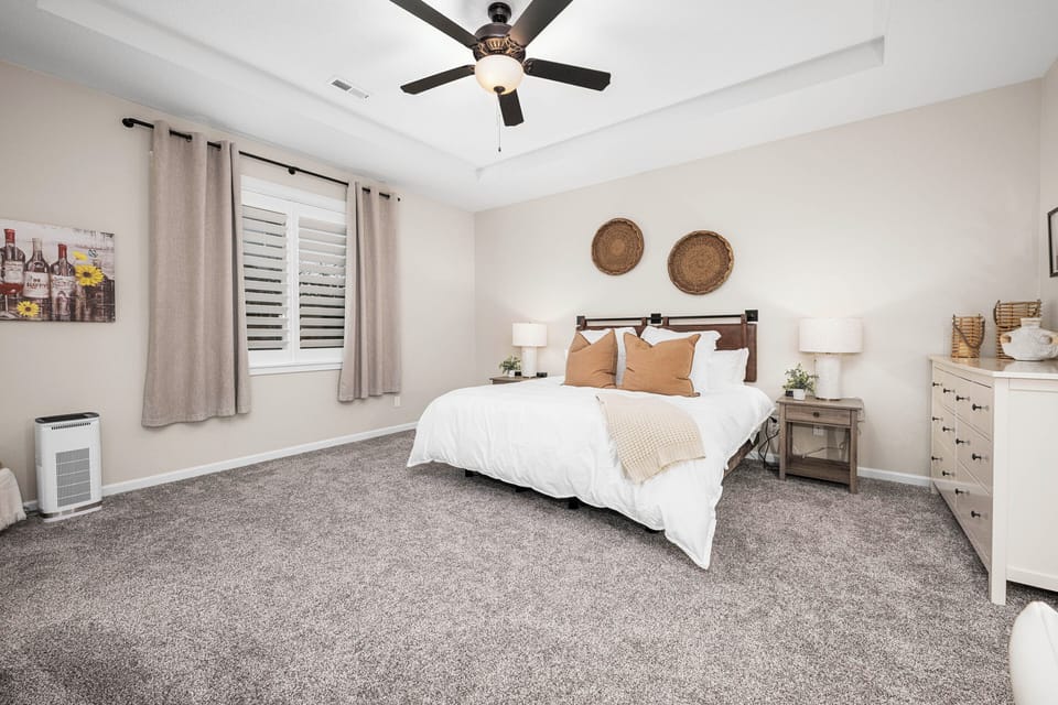 Bedroom 1 | King Bed