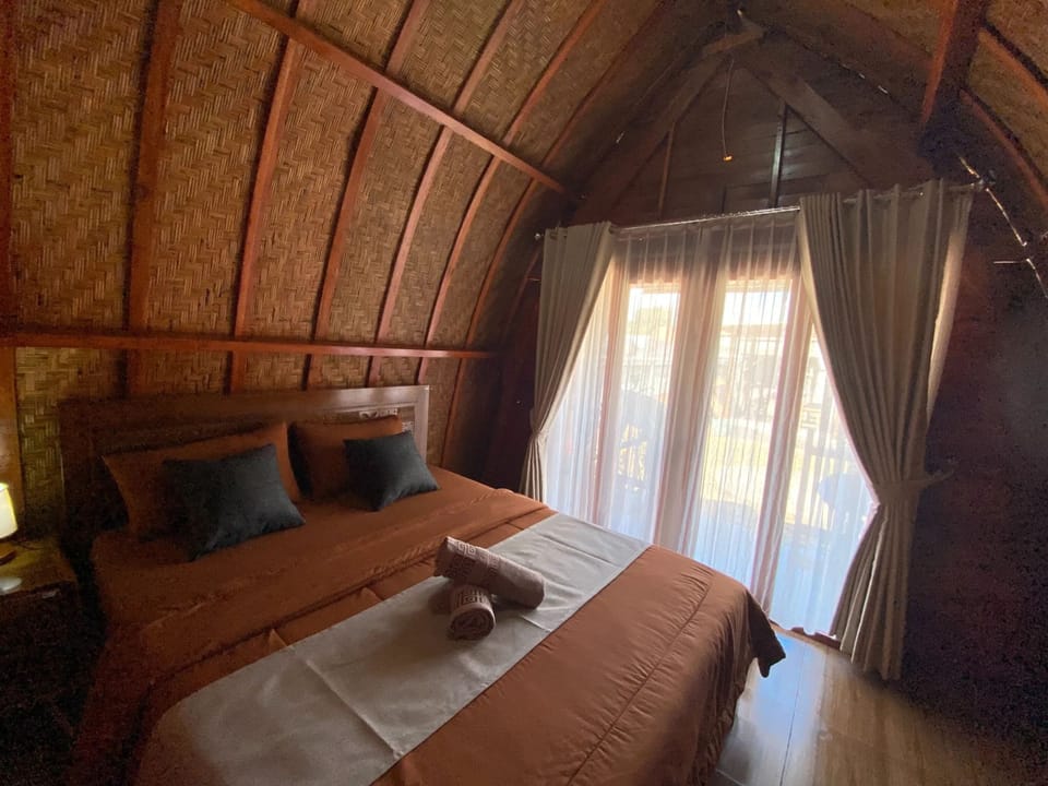 Deluxe Room (King)