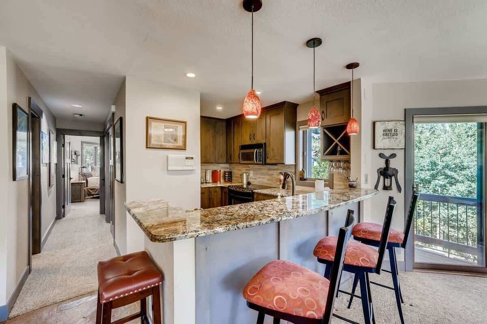 Bar Top with 4 Stools