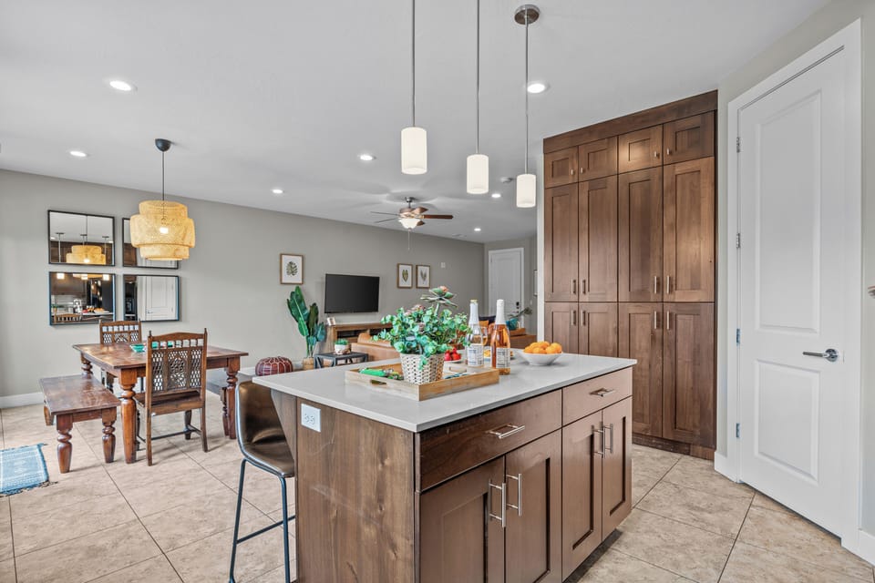 421 Kitchen Brand New ('18), New GE Appliances, w/ an Island