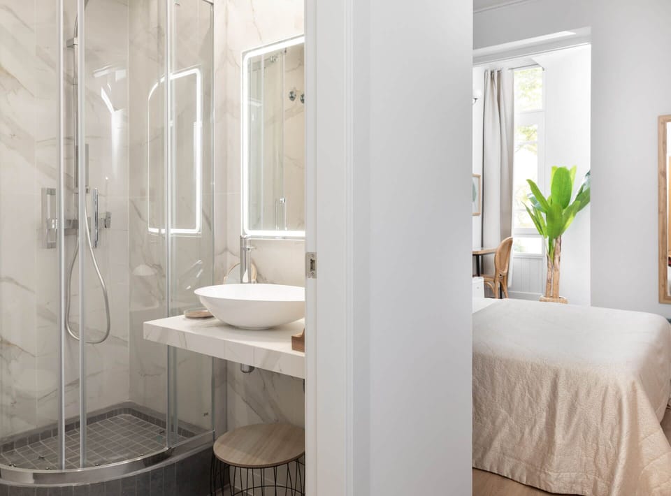 Standard Double Room, 1 Queen Bed, Garden View | In-room safe, desk, free WiFi