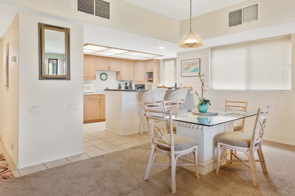Comfortable dining for mornings, evenings, and everything between