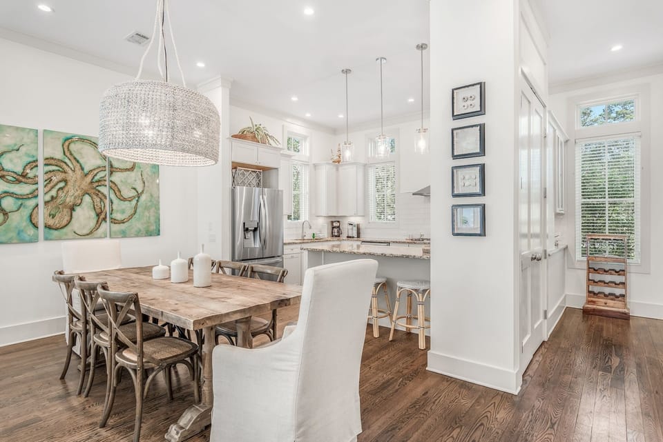 Dining Area & Kitchen