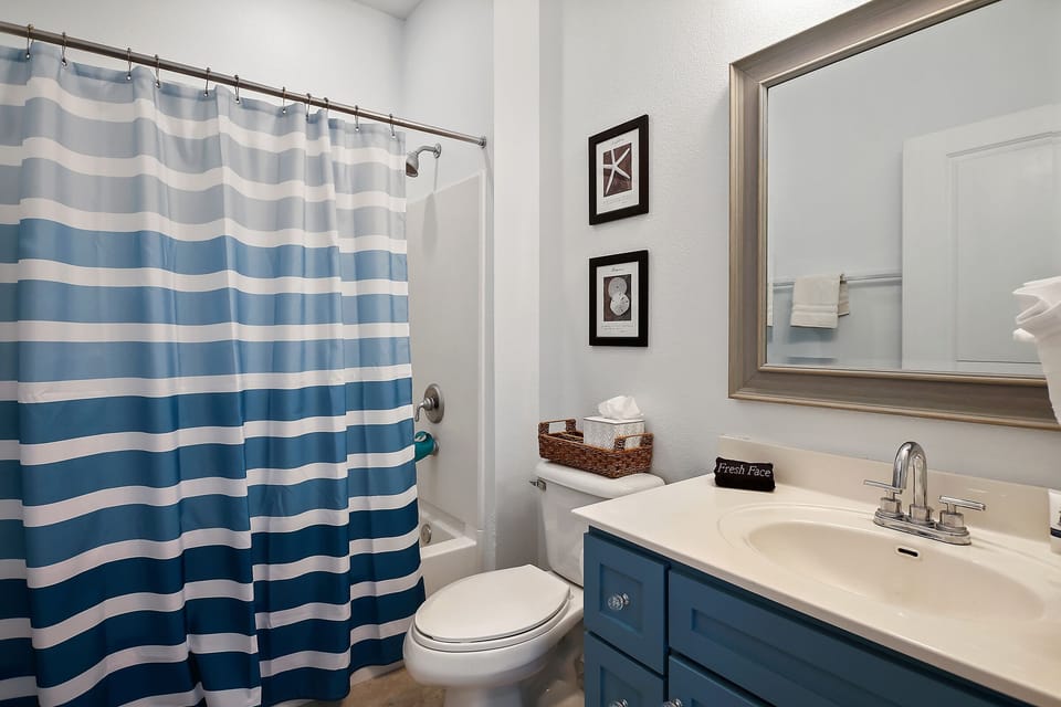 Guest bath with tub shower combo