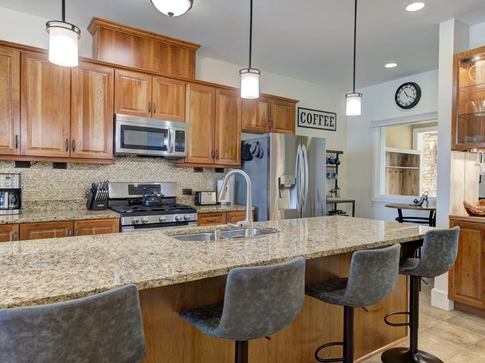 Condo 224 - Fully Furnished Kitchen with Breakfast Bar