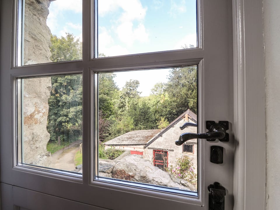 Cottage | 2 bedrooms, individually decorated, individually furnished, free WiFi
