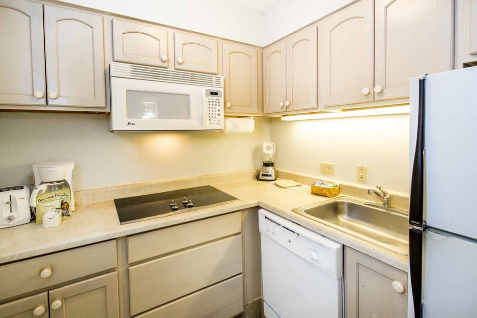 Condo, 1 Bedroom | Private kitchen | Fridge, coffee/tea maker, toaster