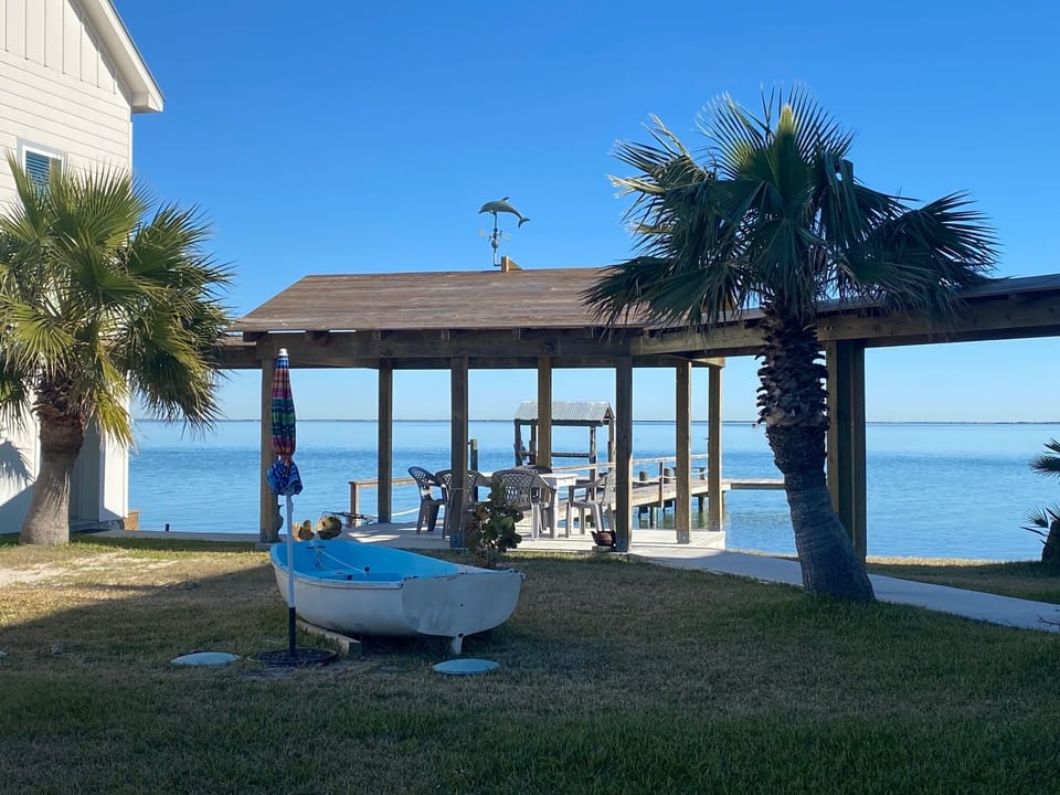 Bay Dock Cottage breezeway.