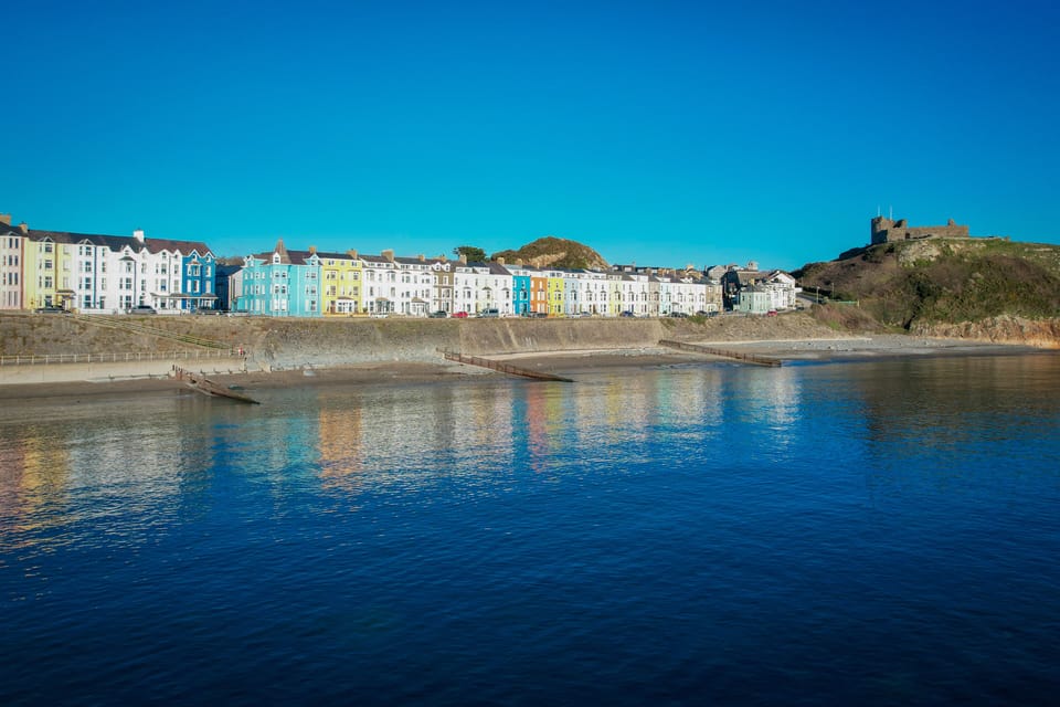 Glan y Mor located on the Seafront at Criccieth