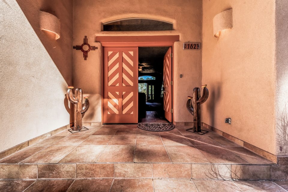 Studio (Multiple Bedrooms) | Property amenity