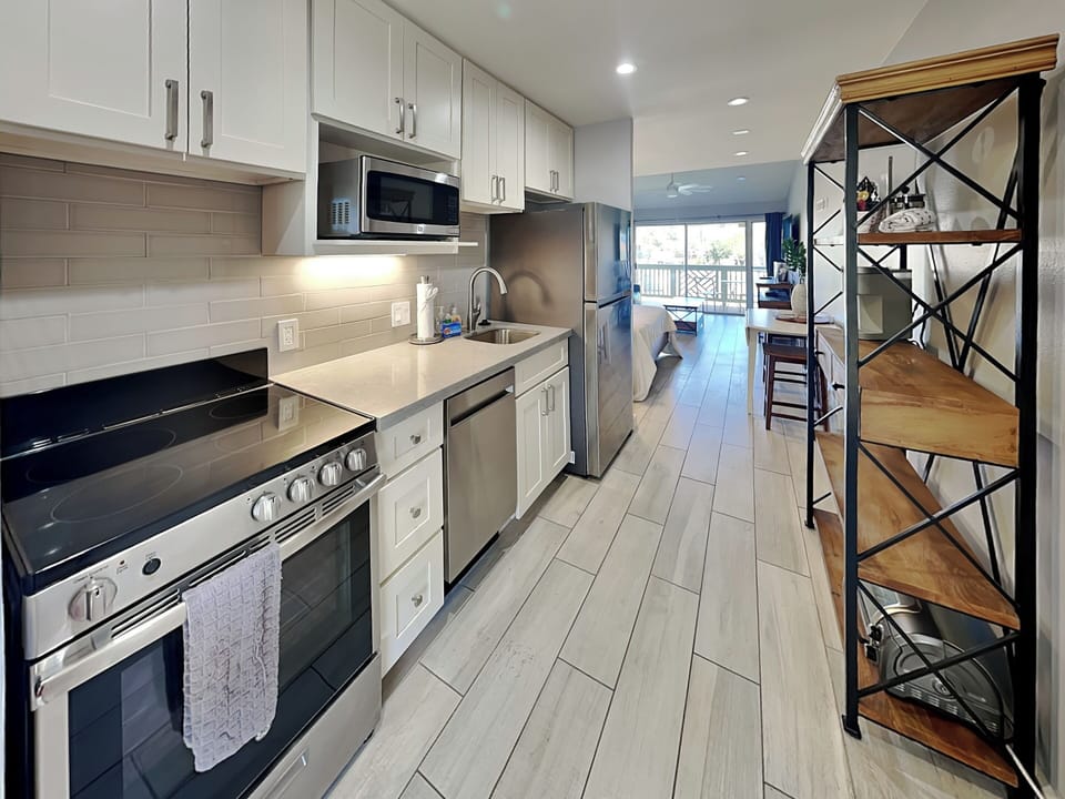 Condo (0 Bedroom) | Property amenity