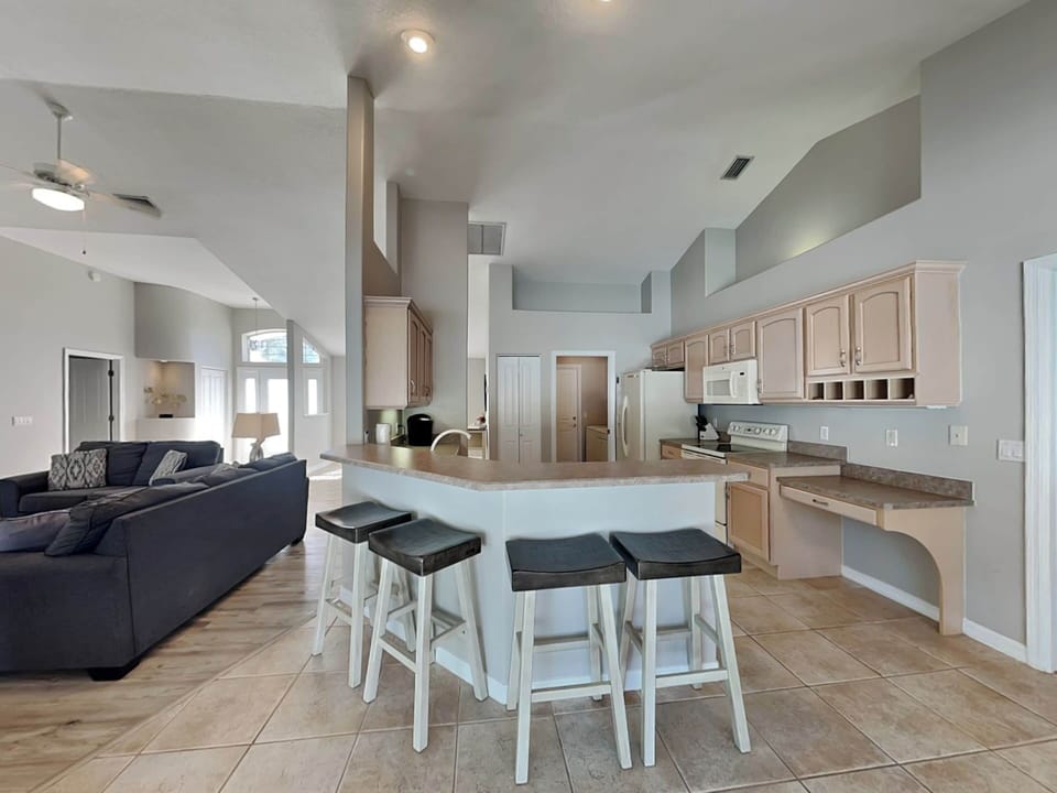House (3 Bedrooms) | Property amenity