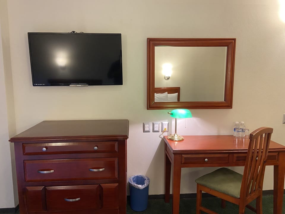 Standard Room, 1 King Bed | Desk, laptop workspace, blackout drapes, iron/ironing board