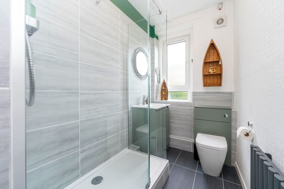 Awesome new shower room (March 2025)