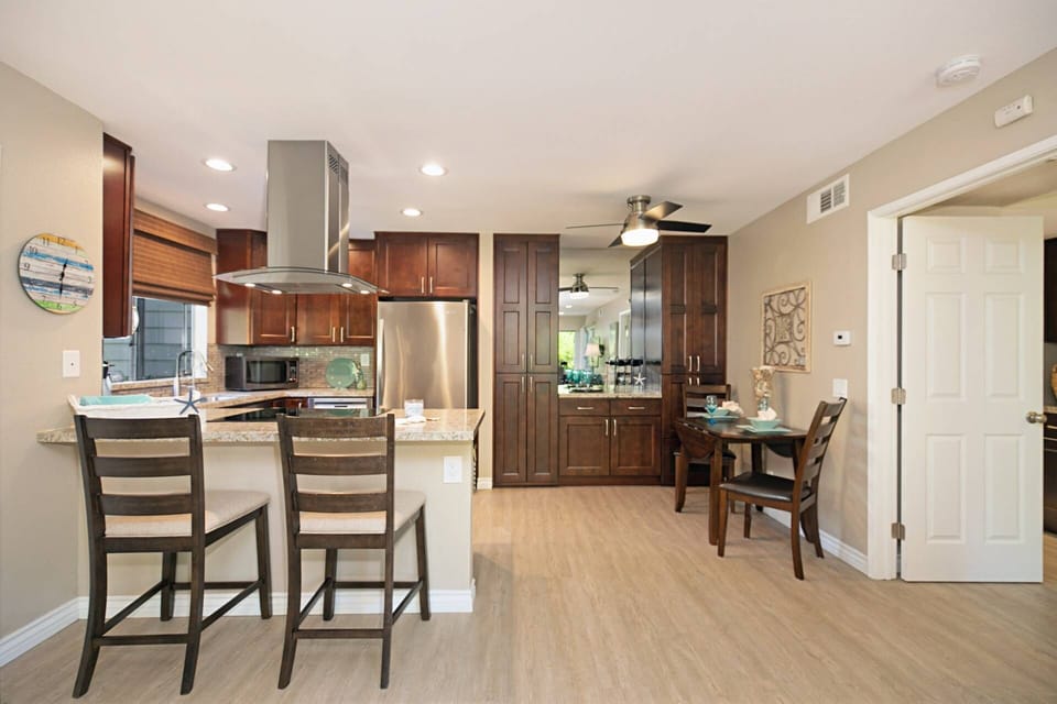 Open kichen and dining space