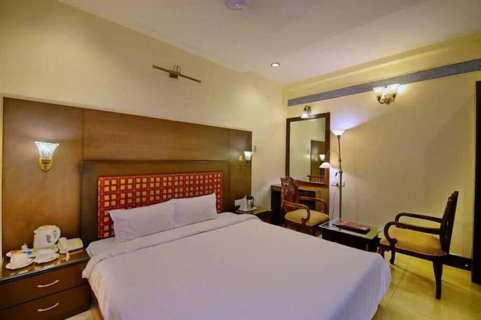 WiFi (free), bed sheets