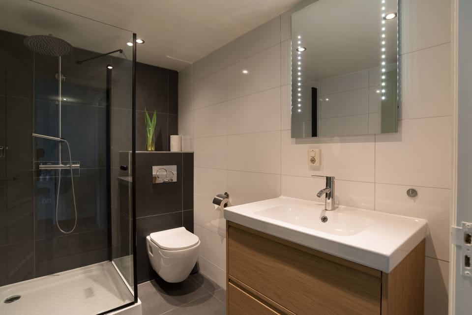 Full bathroom